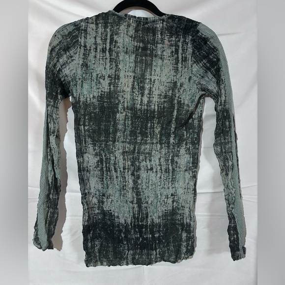 Sandwich mesh long sleeve top medium - Picture 6 of 6